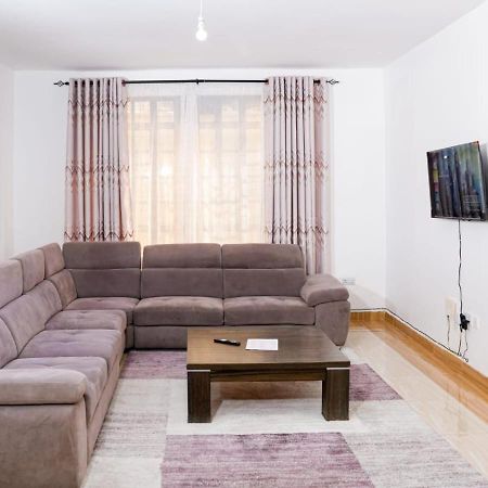 Lake Breeze Apartments 나이바샤 외부 사진