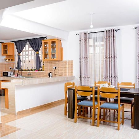 Lake Breeze Apartments 나이바샤 외부 사진