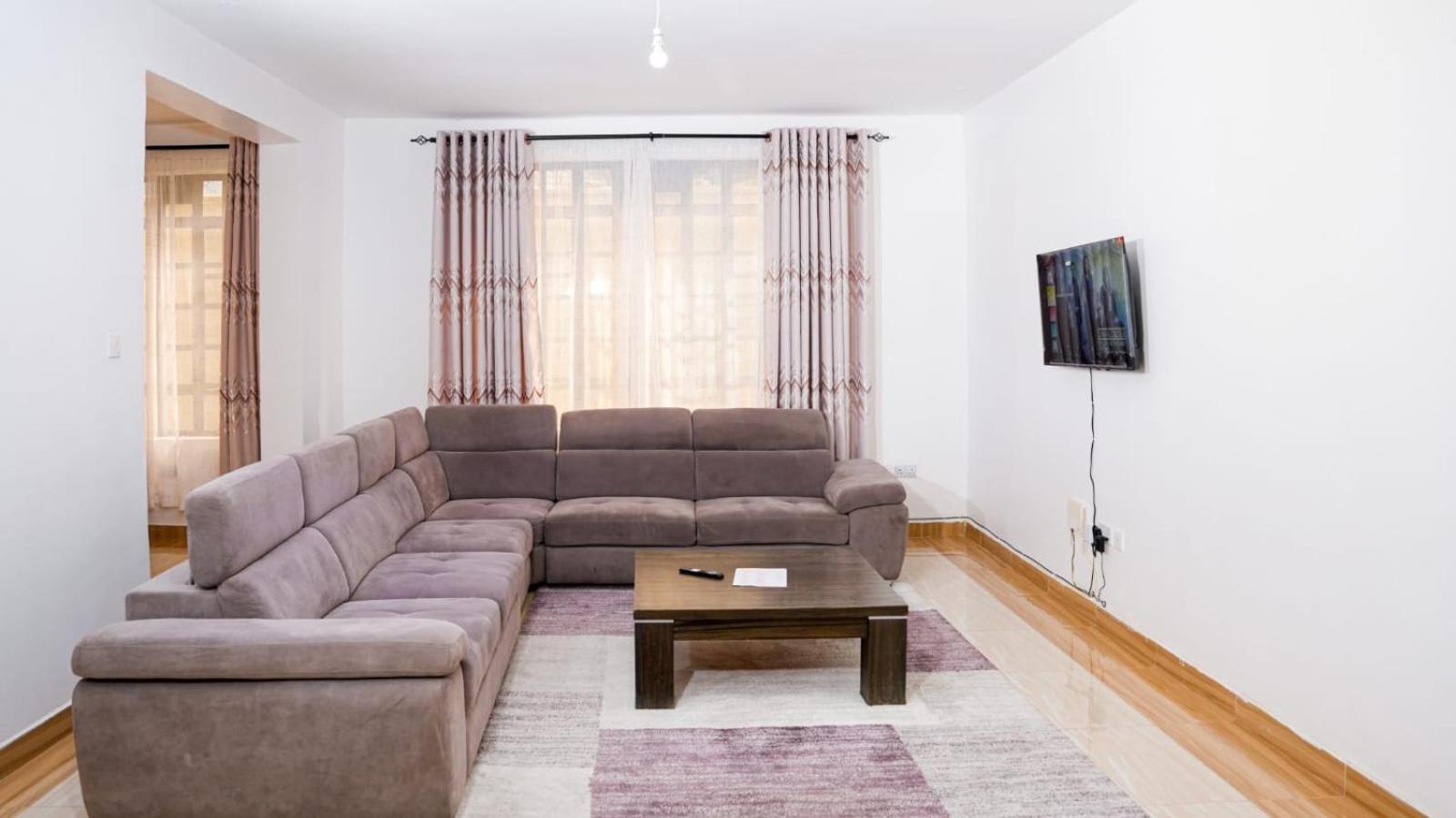 Lake Breeze Apartments 나이바샤 외부 사진